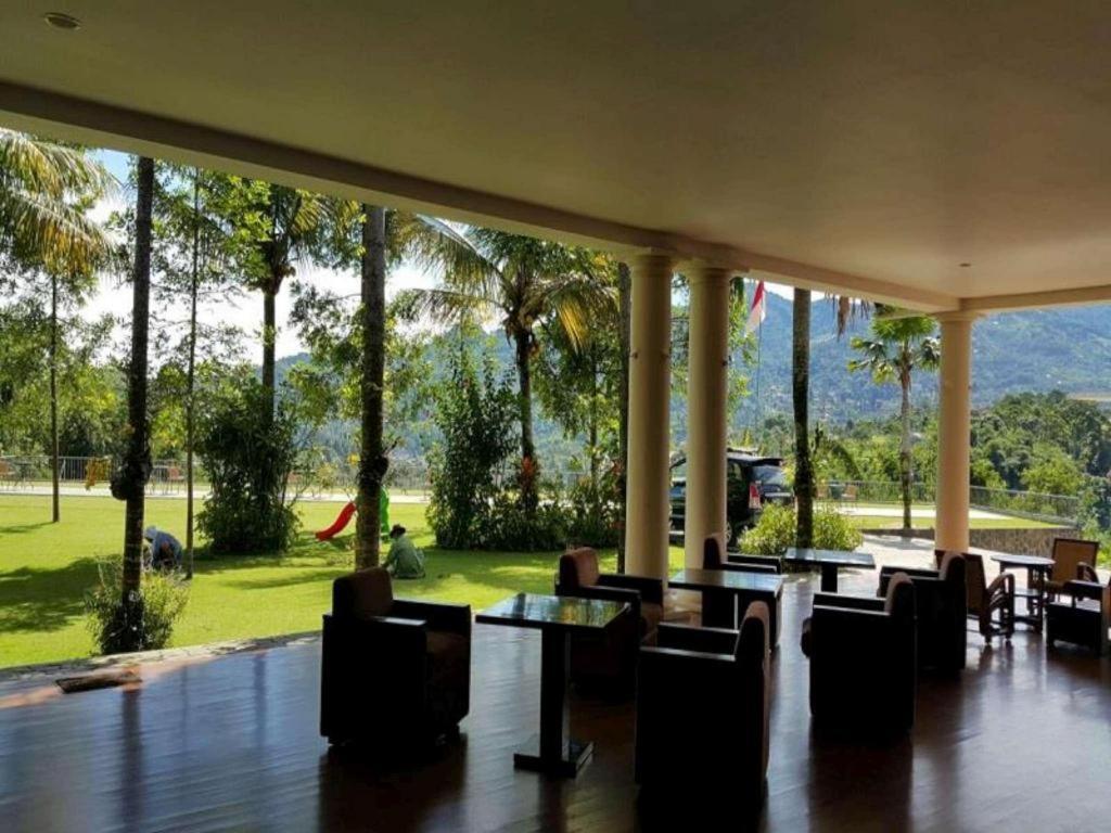 Jimmers Mountain Resort Puncak Exterior photo