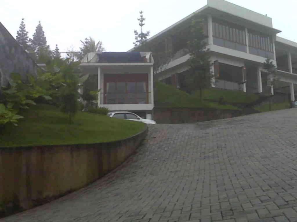 Jimmers Mountain Resort Puncak Exterior photo