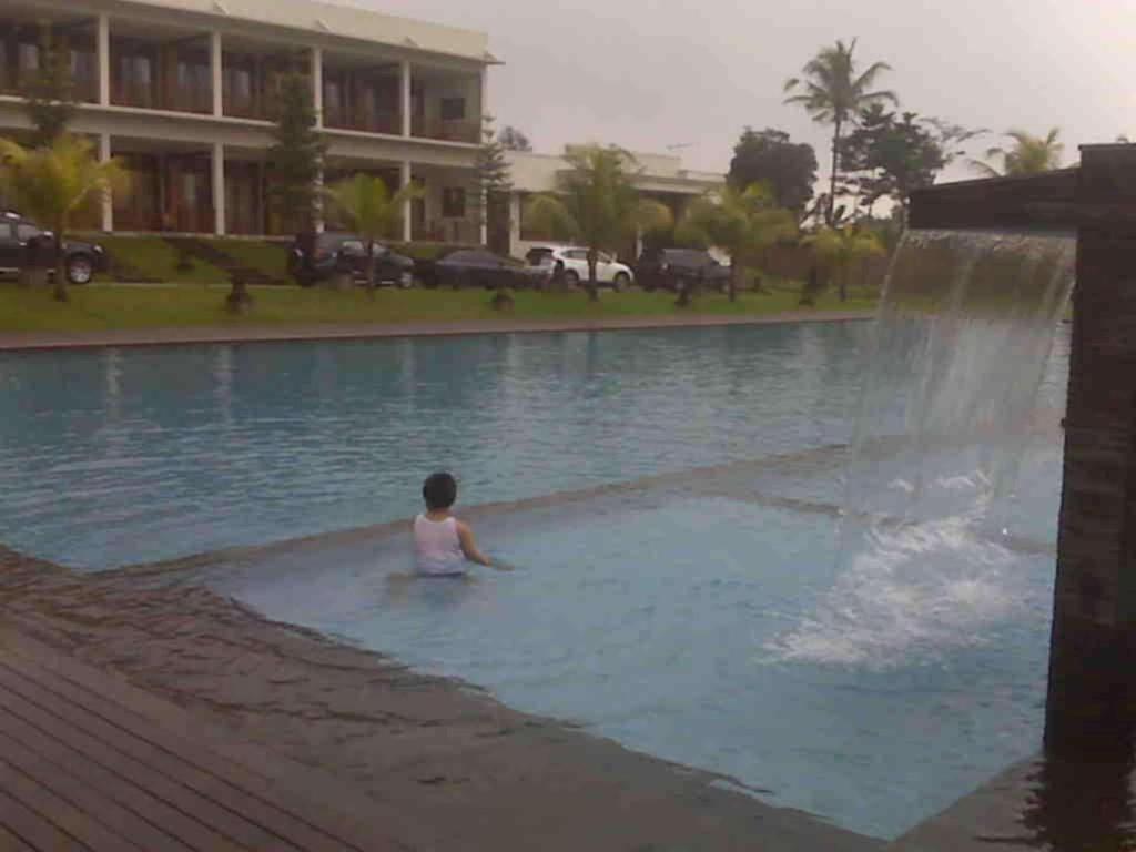 Jimmers Mountain Resort Puncak Exterior photo