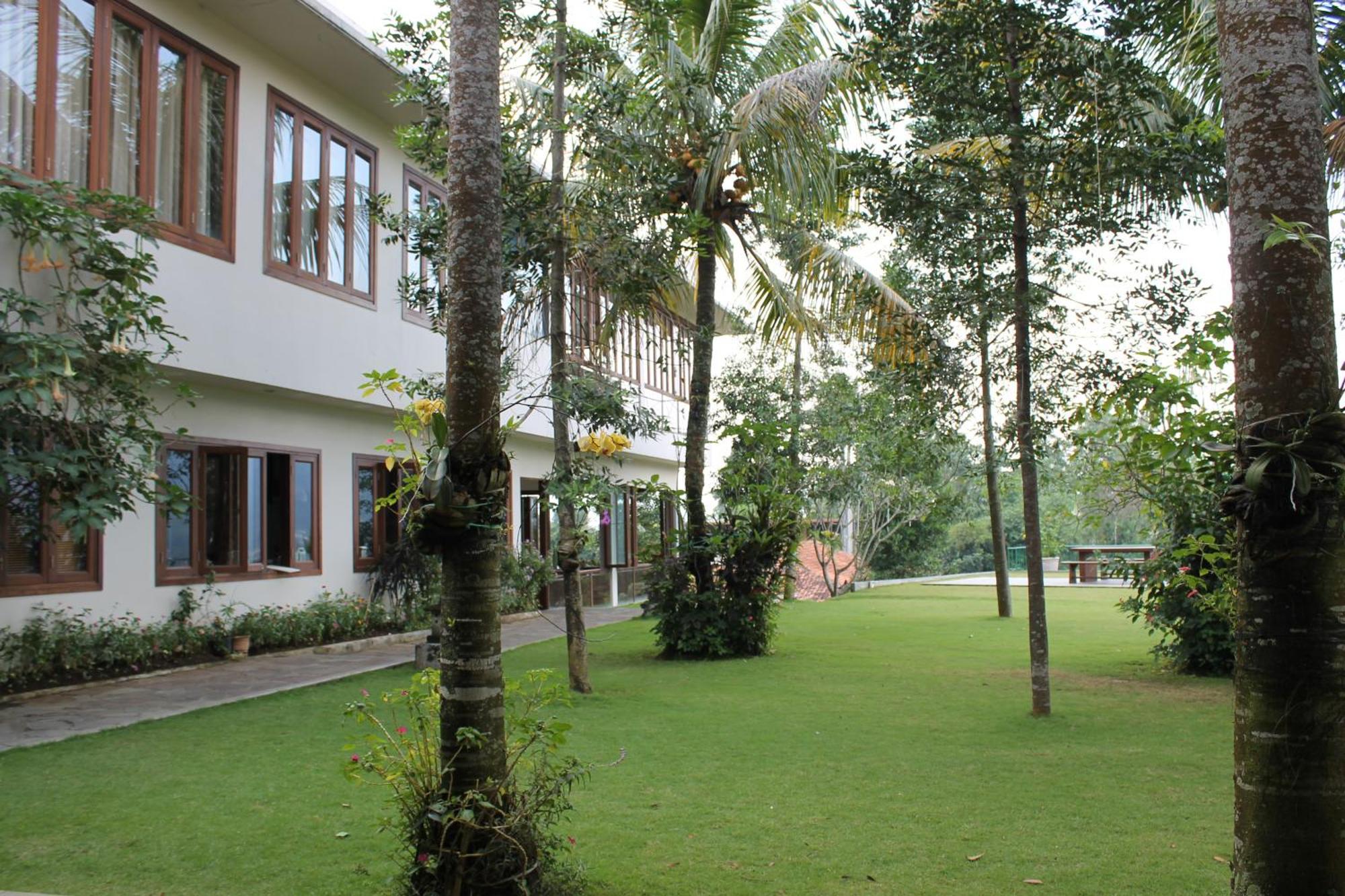 Jimmers Mountain Resort Puncak Exterior photo
